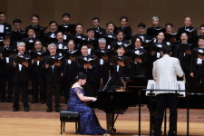155명 한무대 까르미나 부라나… 객석 기립 박수로 화답