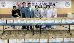 신도농협, 삼송동종합복지회관에  쌀 100kg 기탁하고 온정 전달