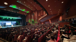 조합원들과 박수치고 웃고  원당조합 조합원이란 게 뿌듯