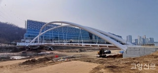 <현장체크> 모습 드러낸 지축지구 창릉천 보행교 3월 30일 조기 개통