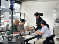 1200도의 숨으로 빚어낸, 영롱하게 빛나는 유리작품들
