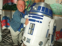 스타워즈 R2-D2 연기자 케니 베이커 별세