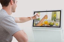 VR 기반 재활과 기능적 전기자극 치료 병행 효과 입증