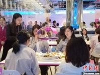 중국 광둥성 로봇 식당 푸돔 오픈