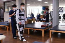 로이병원, 웨어러블 보행재활로봇 엔젤렉스M 도입