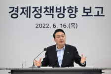 예산이 늘어도 시장이 바로 움직이지 않는 이유