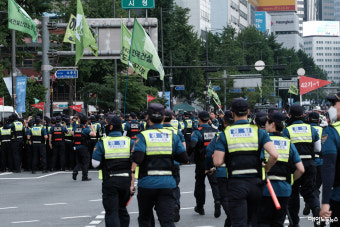 [잇단 과잉·유혈진압에] 한국노총도 