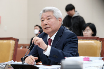 '전문성 결여' 검사 출신 김홍일 자격 논란