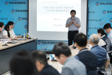 노조도 정의로운 전환 준비 미흡, 환경·시민단체와 적극 연대하자