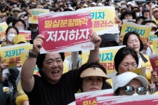 홈플러스 '희망퇴직·매각설' 노사 갈등 심화