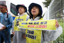 니토옵티칼 평택공장 찾은 한국옵티칼 해고노동자