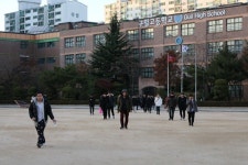 [포토뉴스] 2018 수능 제4교시 종료…“춥다, 집에가자”