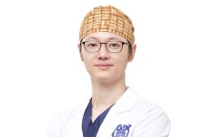 [칼럼] 연말연시 모임 앞두고 쁘띠성형 피부시술 관심 증가