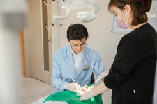 [칼럼] 노인 임플란트 위한 치과 선택, 신중하게 결정해야