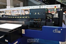 덕진프로인쇄 | [포토뉴스] 다양한 소재에 인쇄 가능한 UV프린터