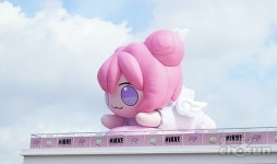 승리의 여신: 니케 ＂귀하, 낙원으로 오세요＂ 한강에서의 펼쳐진 도로롱-도로시 댄스 챌린지!