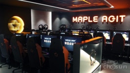 위치, 가성비, 서비스 모두 만족! 강남 한복판에서 만나본 특별한 PC방 메이플 아지트