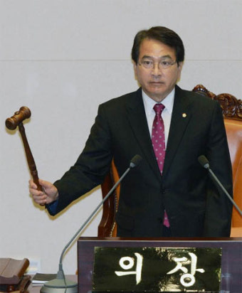 민주 