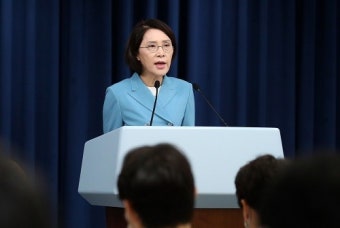 국정원 '서훈 고발'→ 통일부 '사진공개'→ 대통령실 '진상규명 필요'
