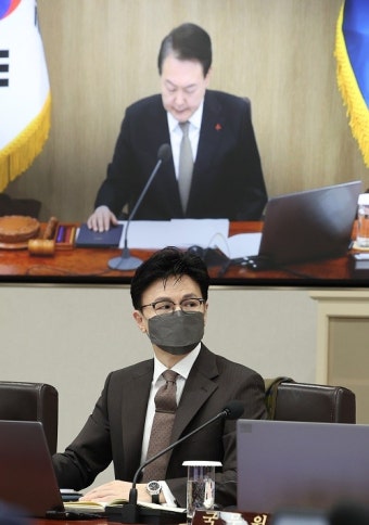 尹, 한동훈과 잡아넣었던 '이명박근혜' 인사 대거 사면
