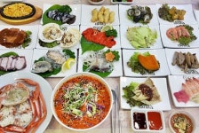 뜨끈한 온천욕 즐기고 속초 횟집에서 입맛까지 힐링
