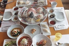 [트래블바이크뉴스 맛집 100선] 해운대 빛축제에서 만난 선창가 냉동숙성 횟집