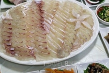 지금 아니면 언제 먹어? 여수 인기 맛집과 가볼만한 곳