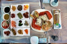 낭만 여행지 강원도 속초, 겨울 바다도 즐기고 영양 가득 대게 맛집도