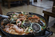 유채꽃 만발한 성산일출봉에서 힐링 여행 그리고 맛집