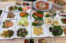 강원도의 아름다운 봄, 속초 맛집에서 즐기는 봄 바다