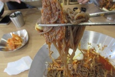 강남스타일로 즐기자 냉면의 계절 논현동맛집으로