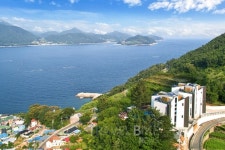 여기 한국 맞아요 남해 가볼만한 곳 1순위 남해 수영장 펜션