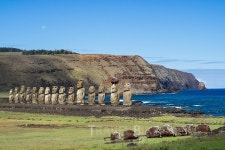 이스터섬의 큰 돌하루방 모아이...별보며 무슨 생각하나