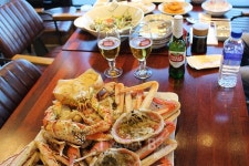 놓칠 수 없어! 산과 바다가 한 데 어우러지는 속초, 그리고 대게 맛집