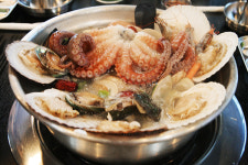 속초 식도락 허브는 설악타워...속초 동명항 대게맛집서 대미