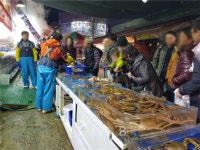 대게철 부산여행 어때...부산기장대게맛집 북적