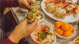 대게철 부산여행 어때...부산기장대게맛집 북적