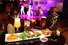 특급호텔, 칵테일과 맥주 무제한, 보드카를 넣은 낮술 디저트 프로모션 눈길