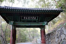역사를 따라 걷는 진주 여행 맛집도 가볼까?