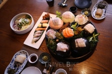 봄바람 휘날리며 송파로 여행 잠실역 맛집도 가볼까?
