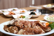 맨발로 사뿐사뿐 에코힐링투어, 아산의 명품 황톳길과 맛집