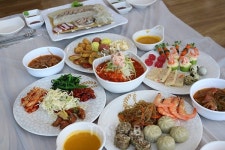 자연이 살아 숨 쉬는 속초 숲과 고즈넉한 속초 호수, 문전성시 속초 맛집