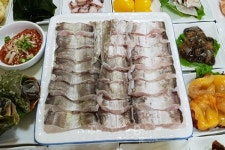 가을 정취 물씬 여수 여행 즐거움 더해주는 맛집 투어, 여수 돌산용궁횟집