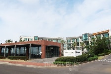 서귀포 법환포구 바다 경관이 펼쳐지는 가족형 호텔 섬오름