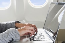 쑥쑥 크는 호텔, 갈 길 잃은 펜션과 민박