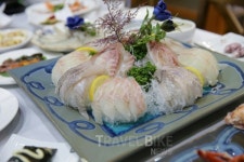 봄꽃으로 가득한 부산, 체험여행과 맛집까지 두 배의 즐거움