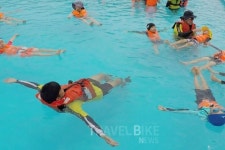 과자봉지로 버틴다…영법보다 중요한 생존수영