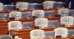 임종성 확진·관계자 사망·지도부 마비…여의도발 코로나 ‘칼바람’