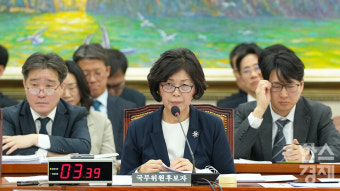 [포토] 인사청문회, 경청하는 강정애 국가보훈부 장관 후보자