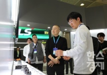 전기차 사업 확대하는 구자은 LS 회장, 2년 연속 인터배터리 참관